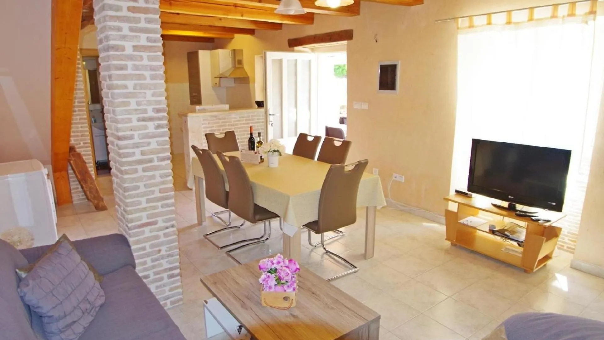 Ferienhaus In Kavran Mit Terrasse Und Grill Holiday home