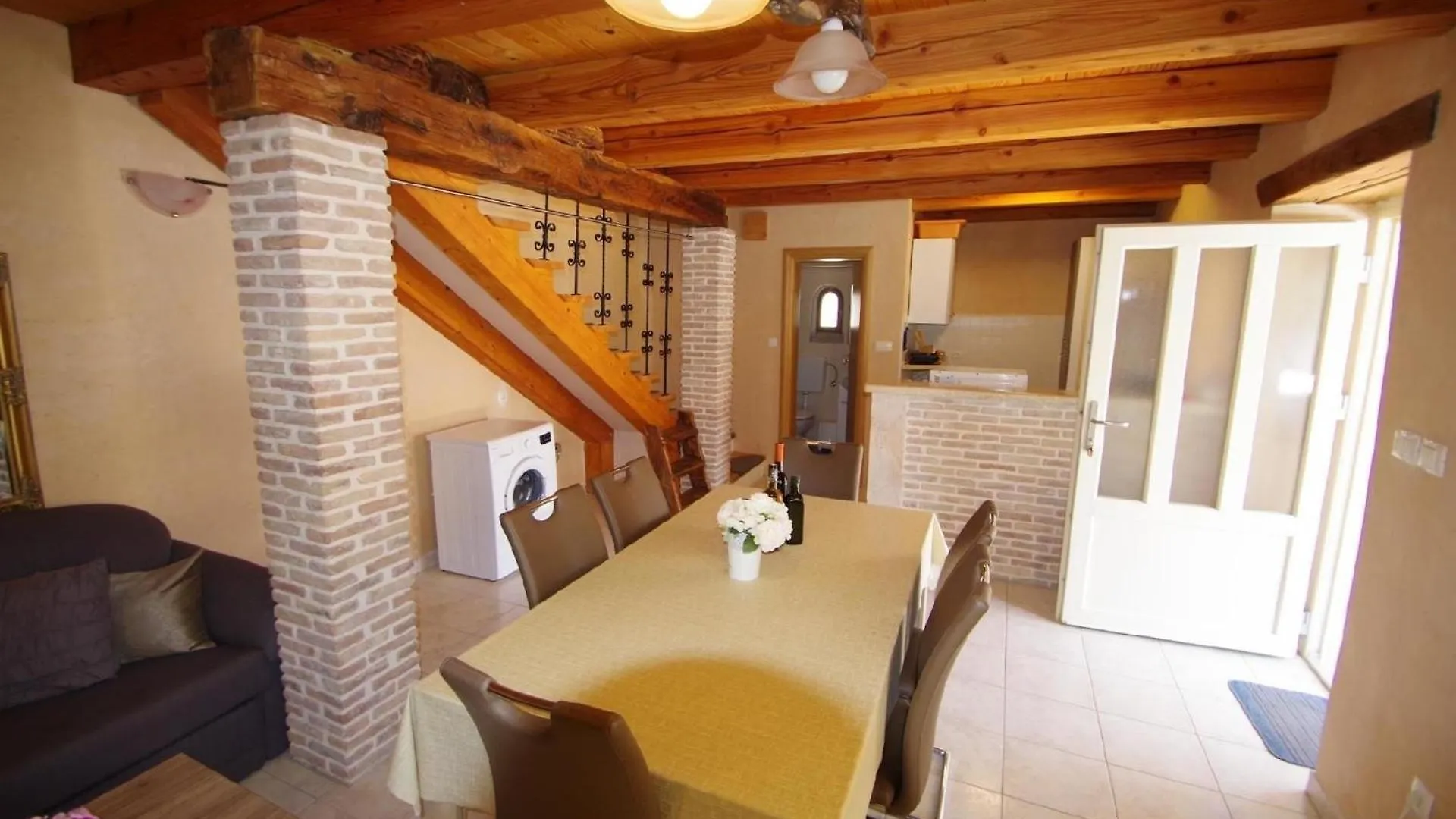 Ferienhaus In Kavran Mit Terrasse Und Grill Holiday home